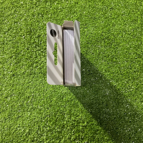 Mattle Games UNO Dare Family Game Night Card Game - Picture 3 of 6